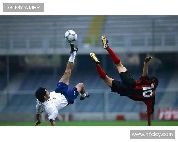 以足球球星射门瞬间为核心展现速度力量与激情交织的精彩转场画面